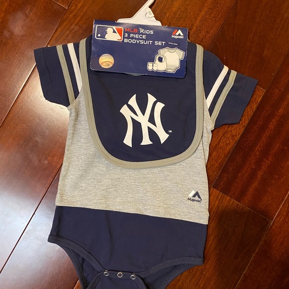Yankees onesie - Picture 2 of 5